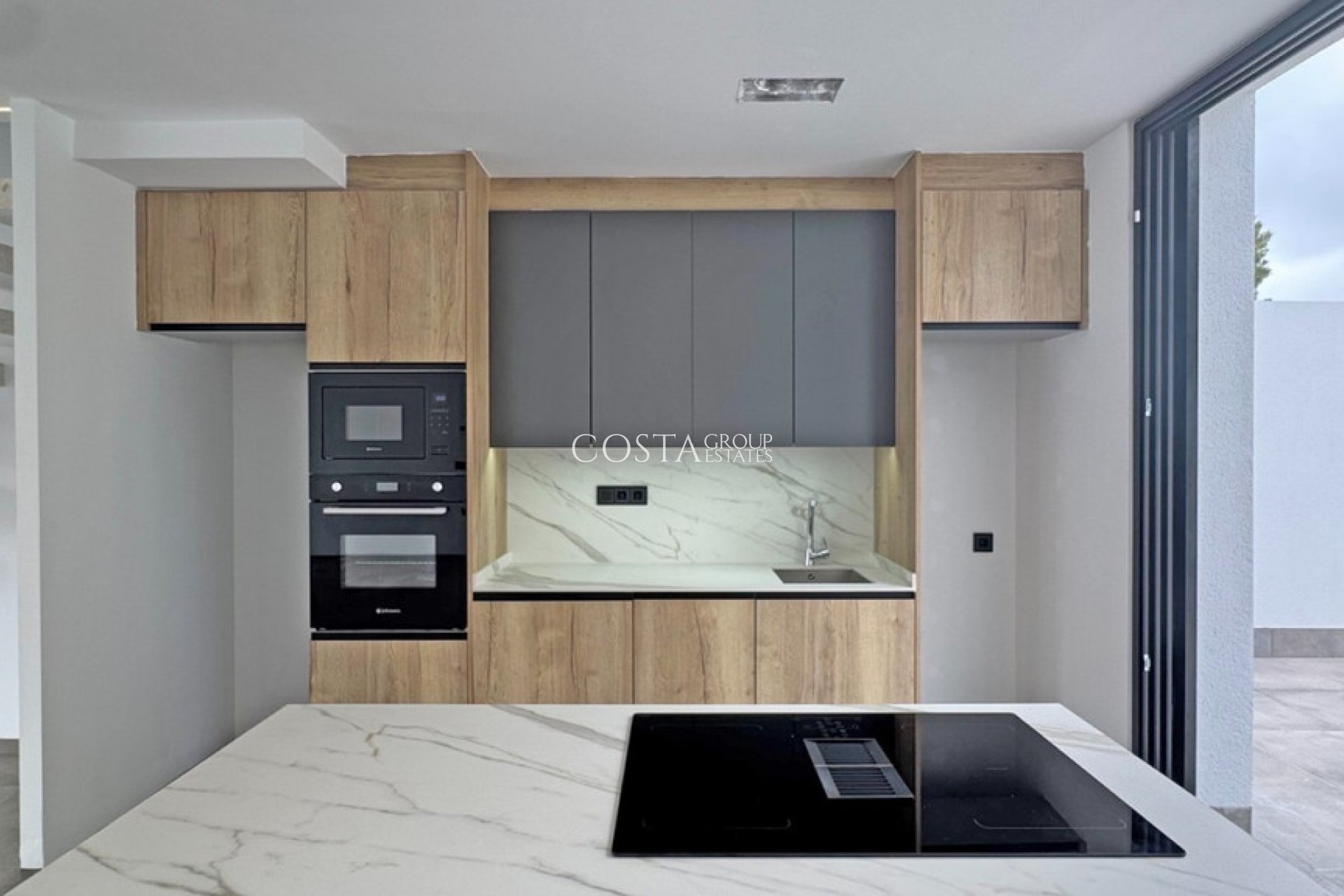 Resale - Villa -
Torrevieja