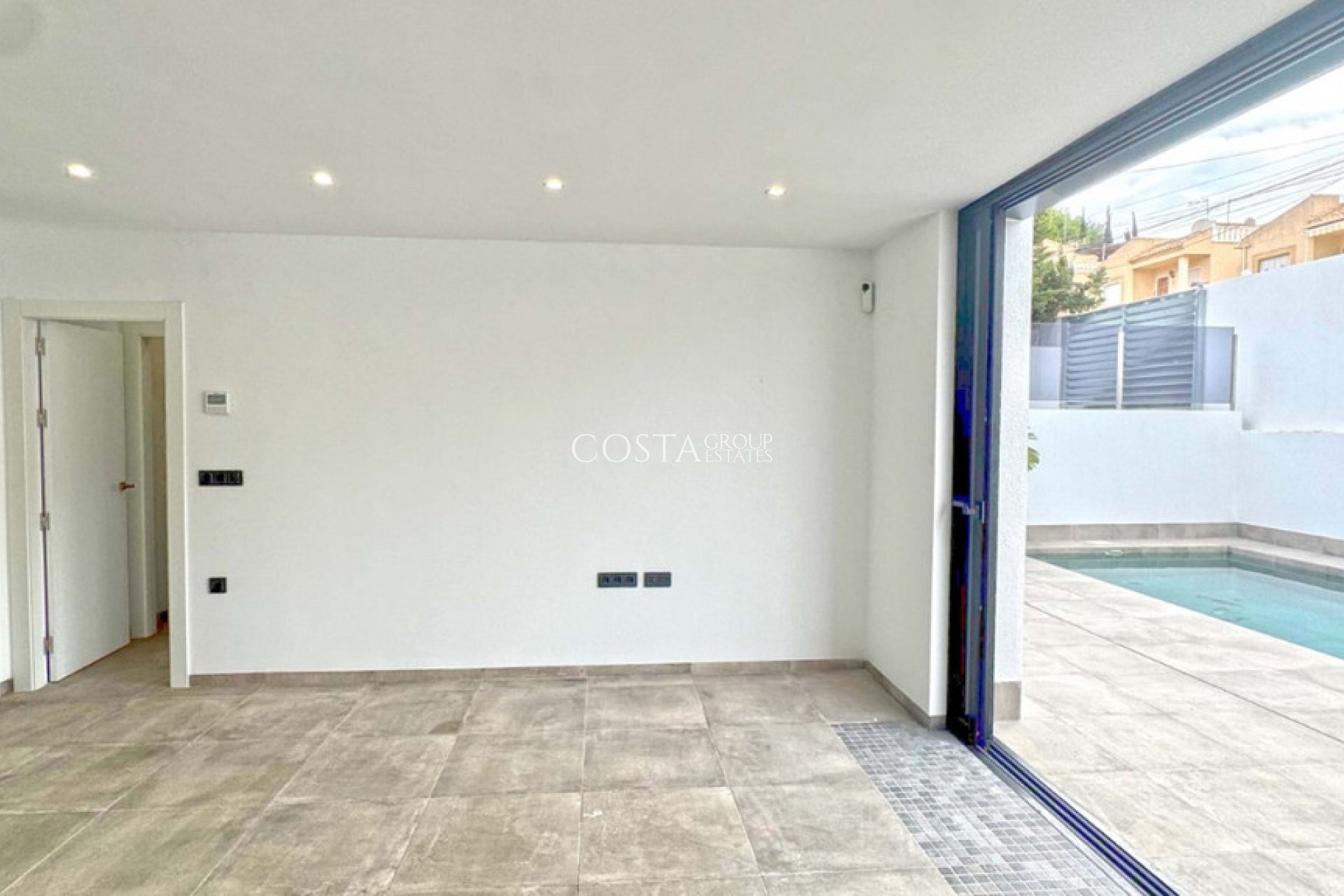 Resale - Villa -
Torrevieja