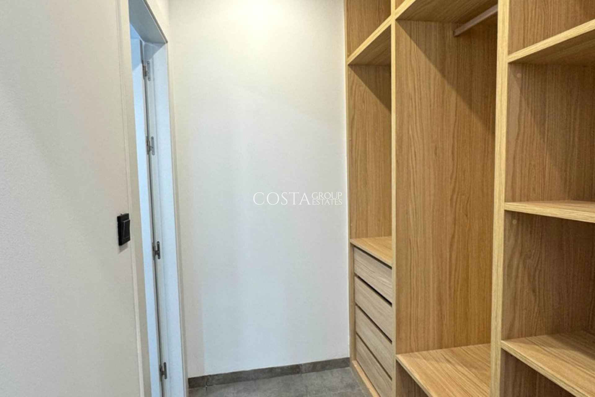 Resale - Villa -
Torrevieja