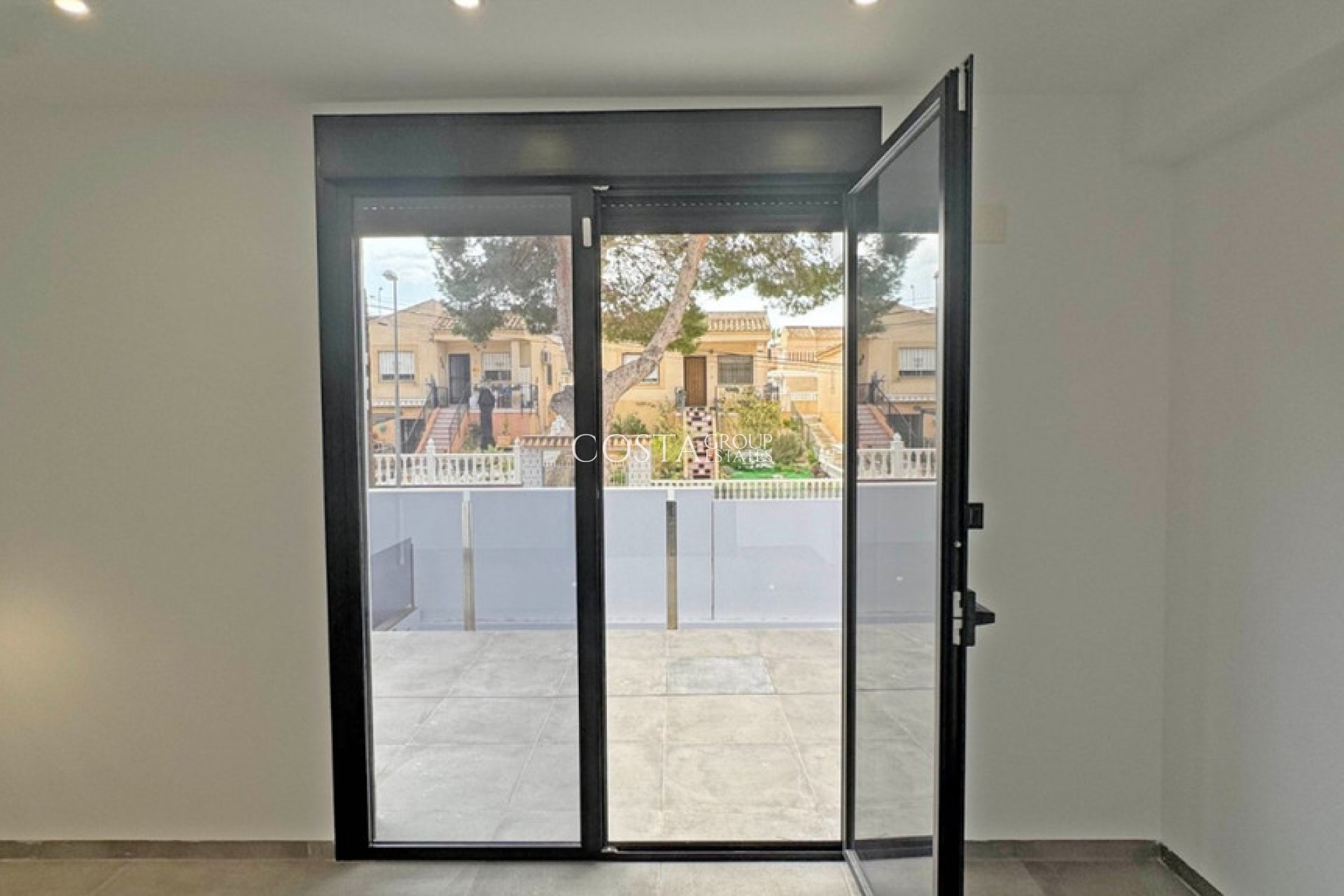 Resale - Villa -
Torrevieja