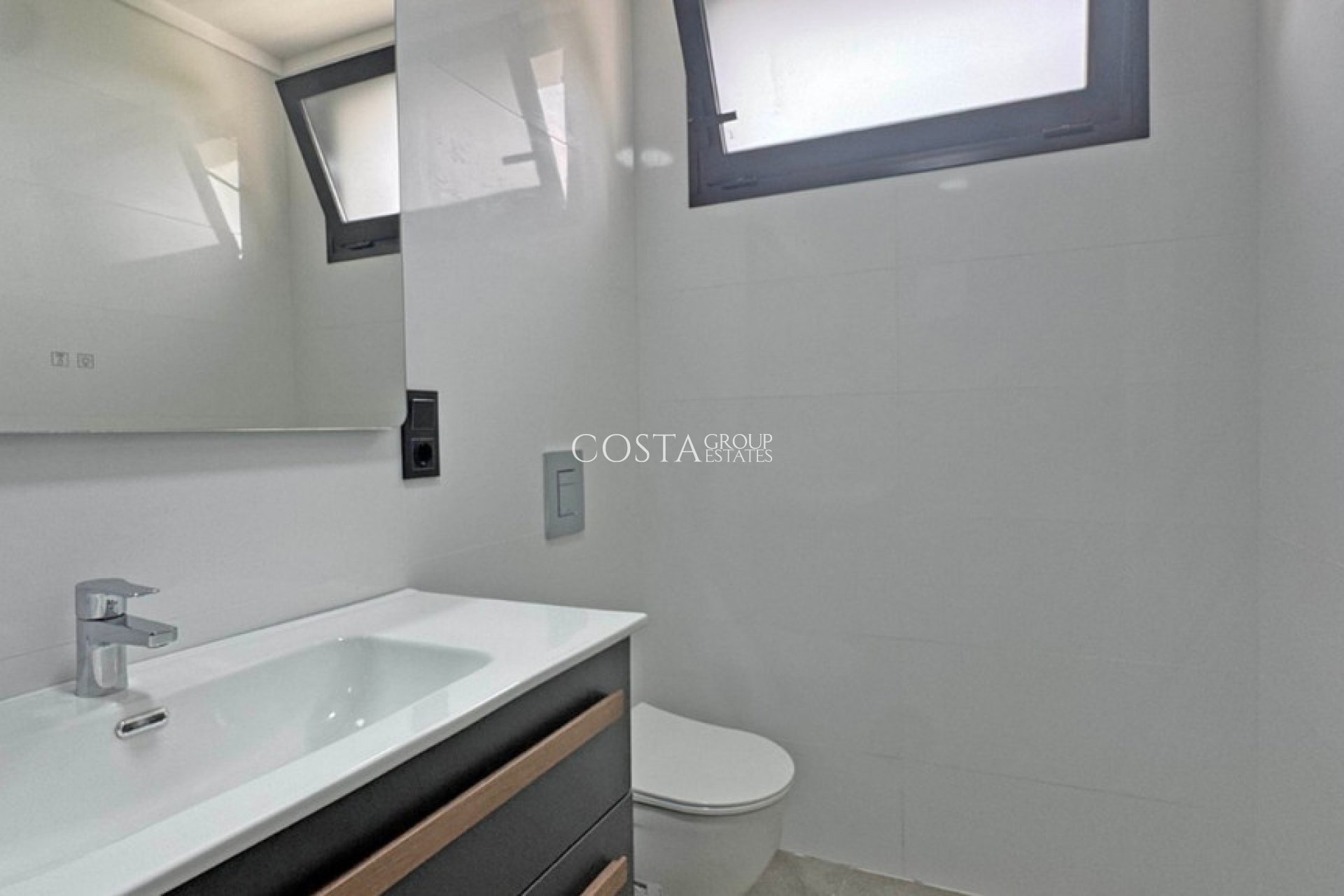 Resale - Villa -
Torrevieja