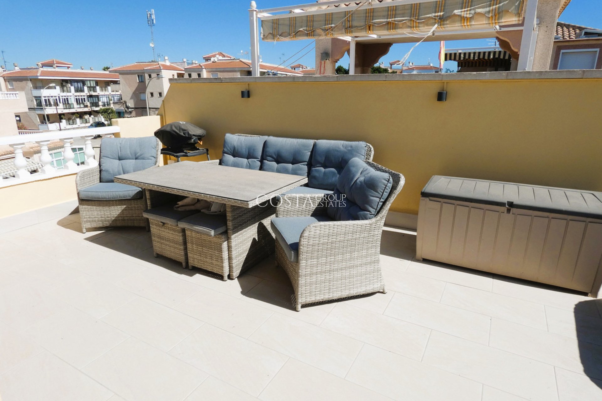 Resale - Villa -
Torrevieja