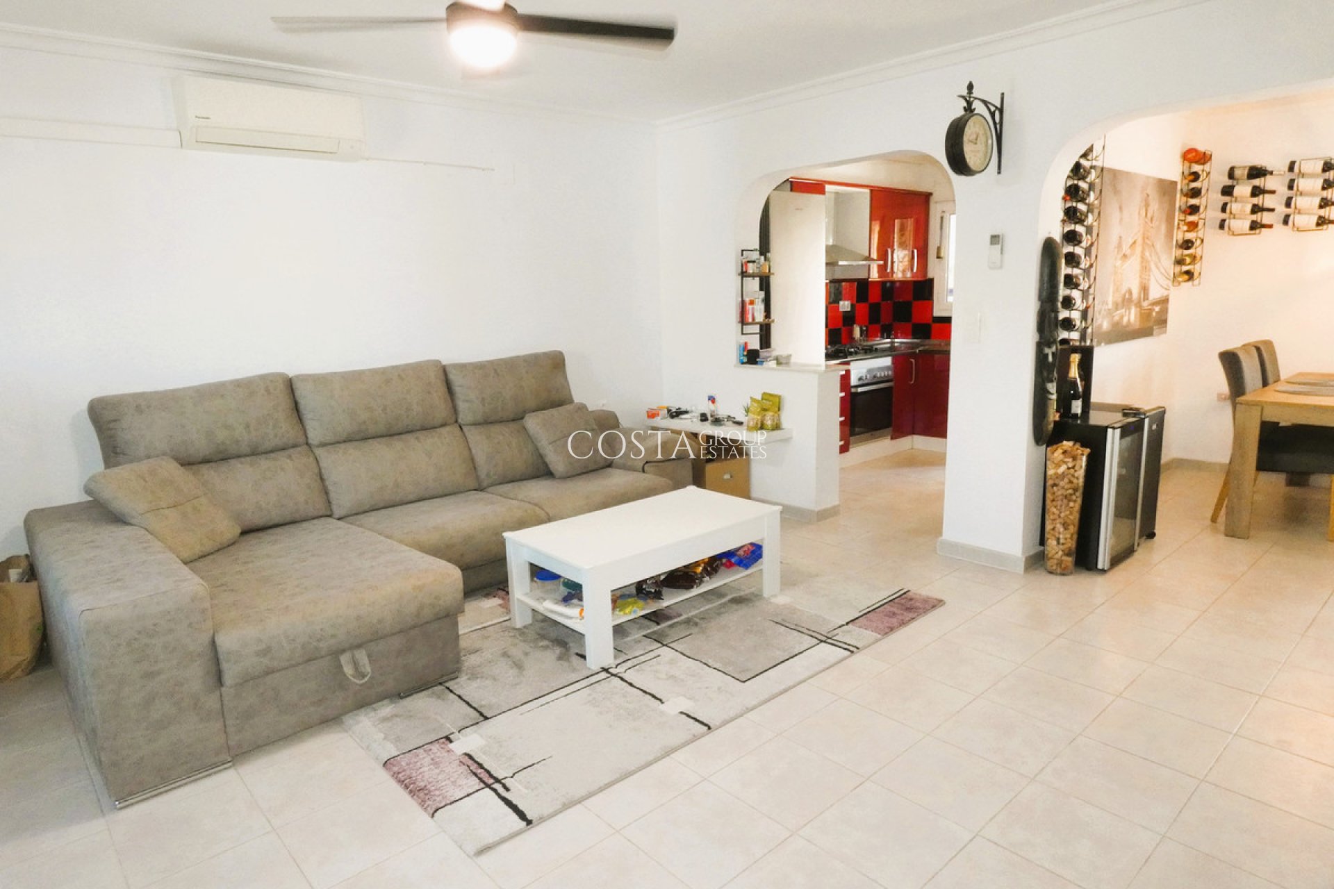 Resale - Villa -
Torrevieja