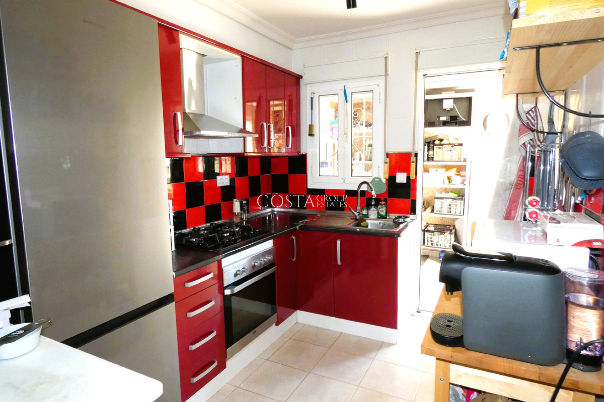 Resale - Villa -
Torrevieja