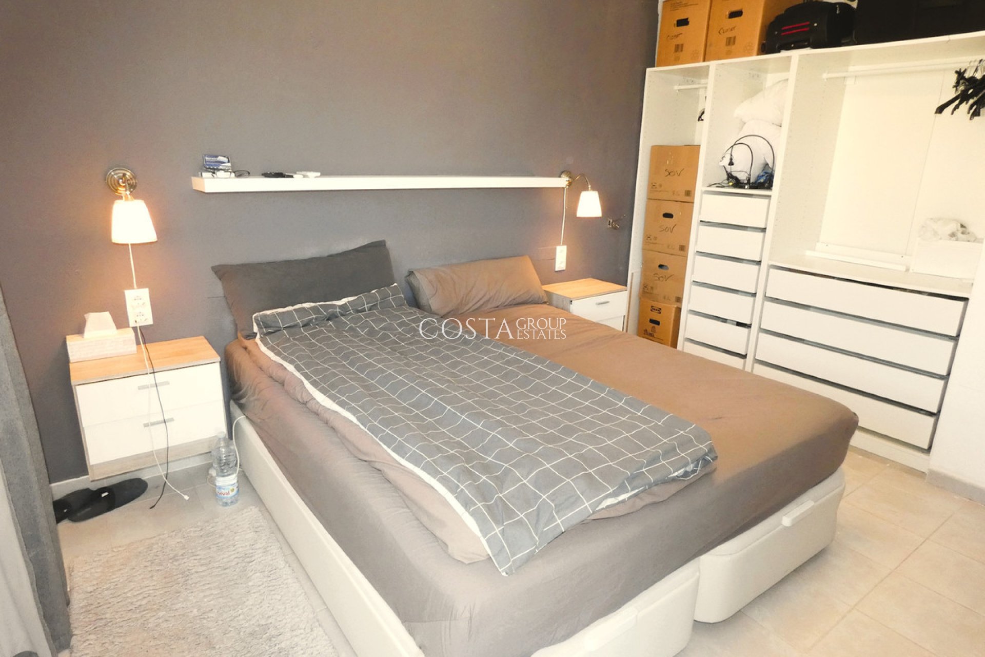 Resale - Villa -
Torrevieja