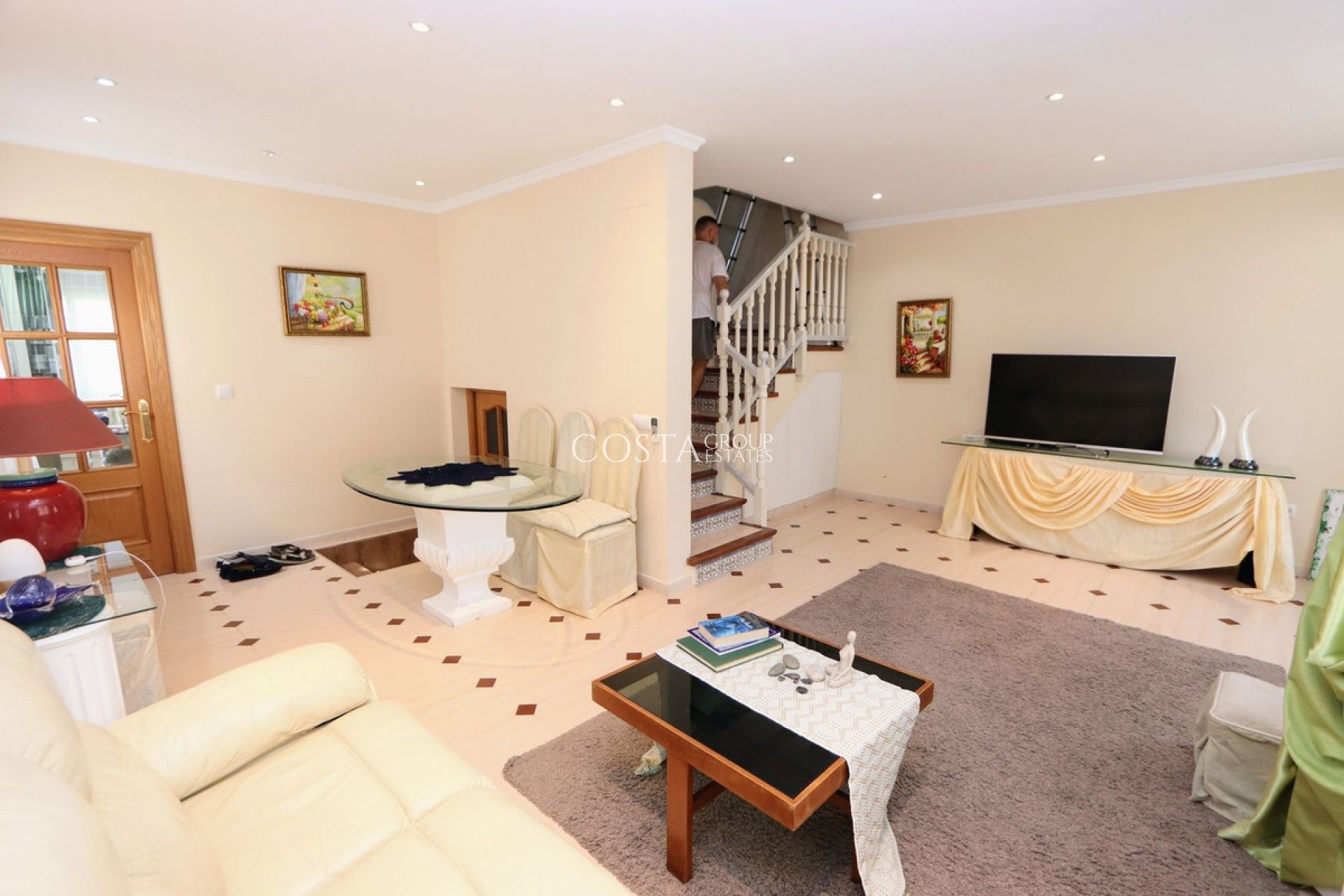 Resale - Villa -
Torrevieja