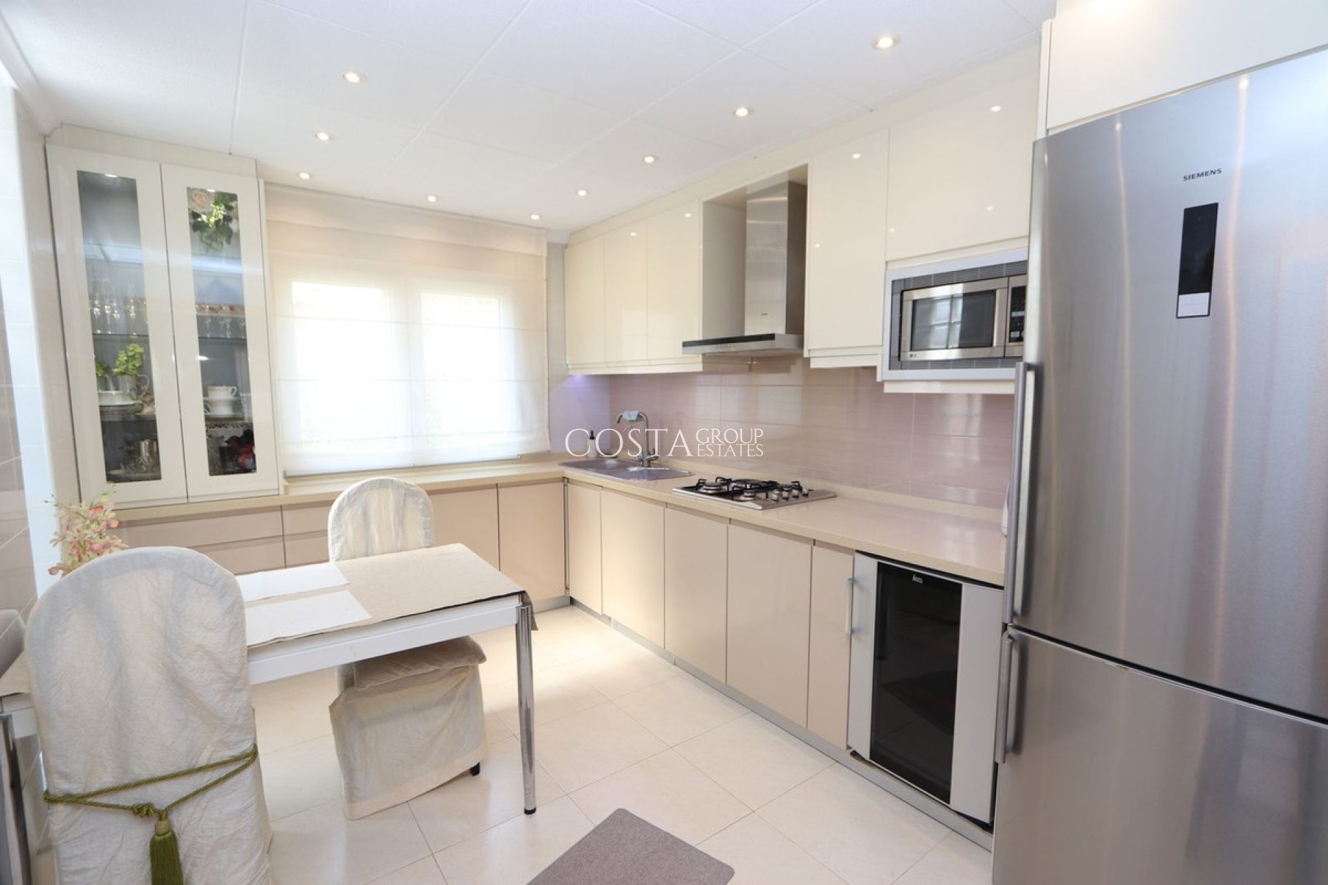 Resale - Villa -
Torrevieja