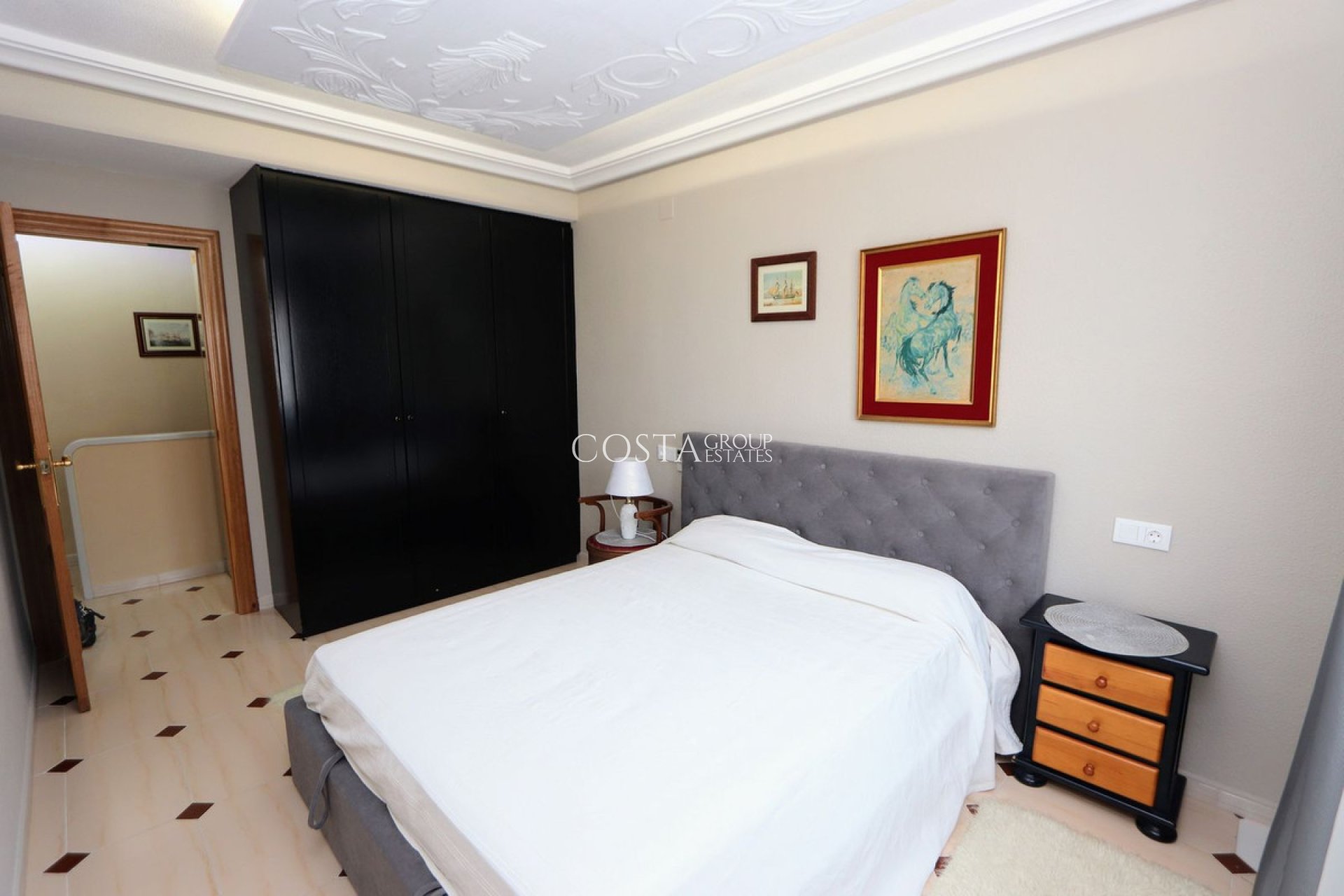 Resale - Villa -
Torrevieja