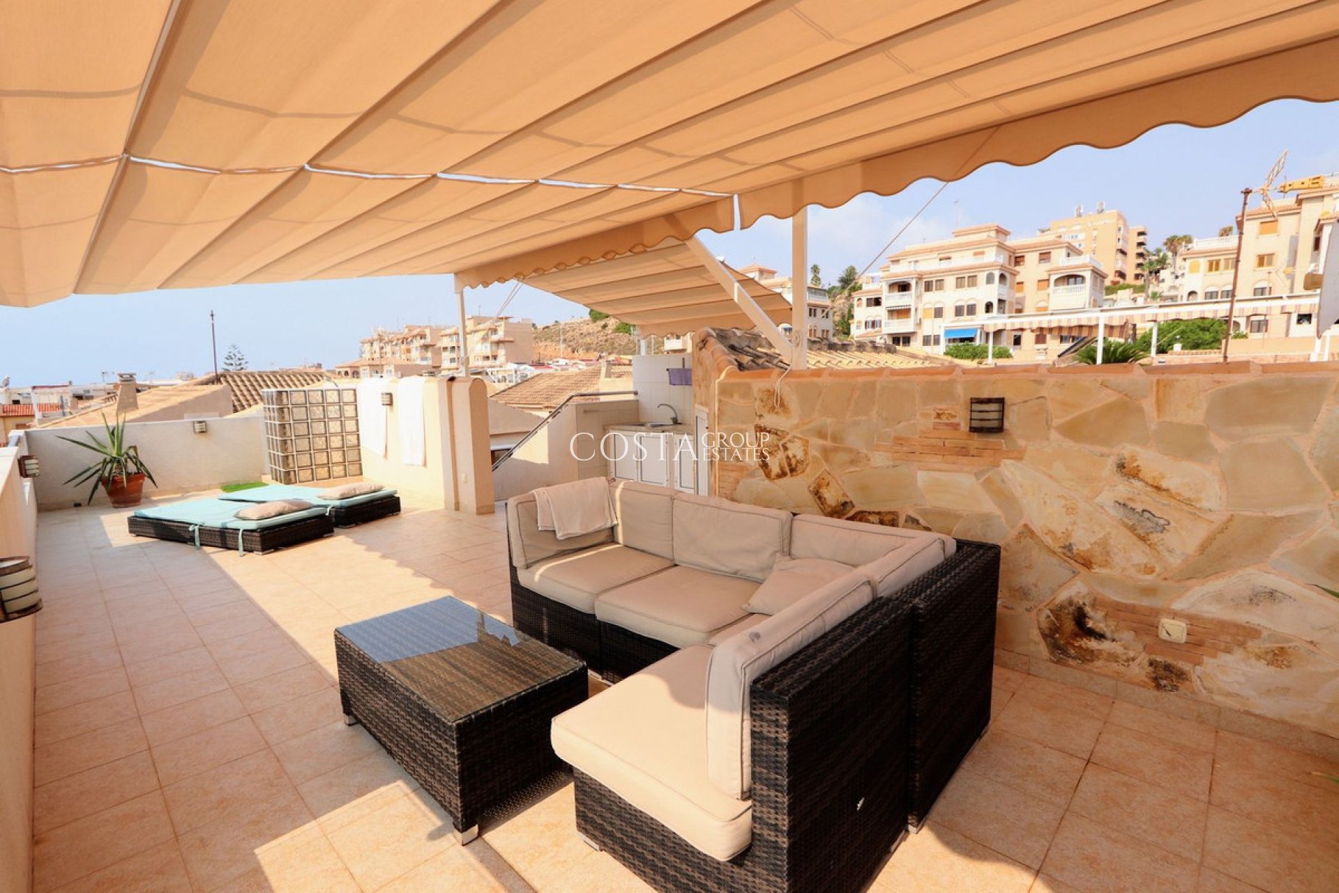 Resale - Villa -
Torrevieja