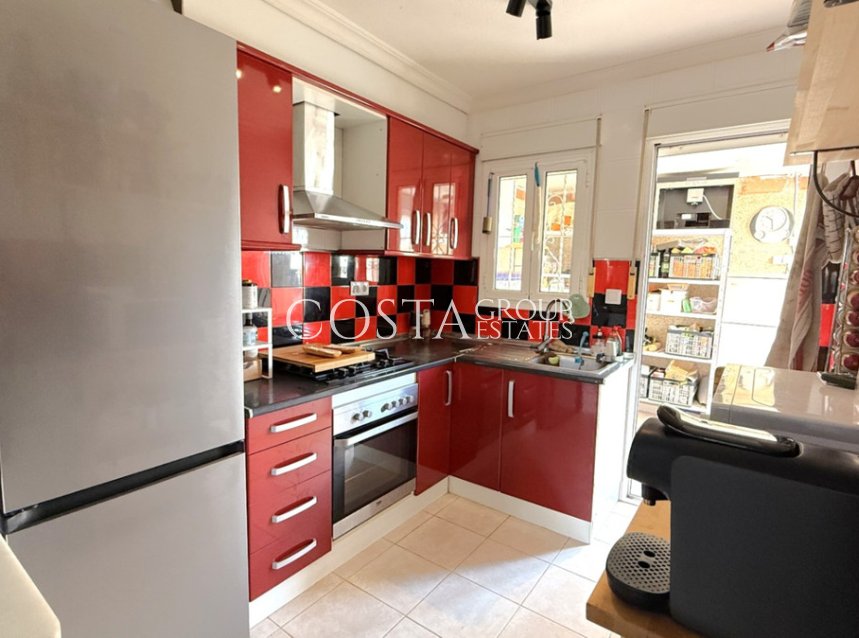 Resale - Villa -
Torrevieja