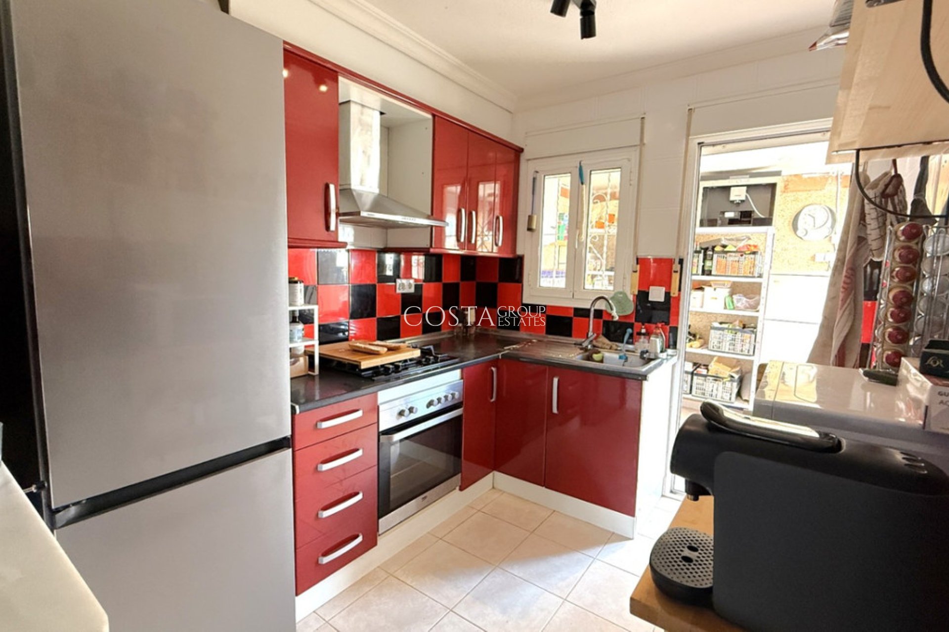 Resale - Villa -
Torrevieja