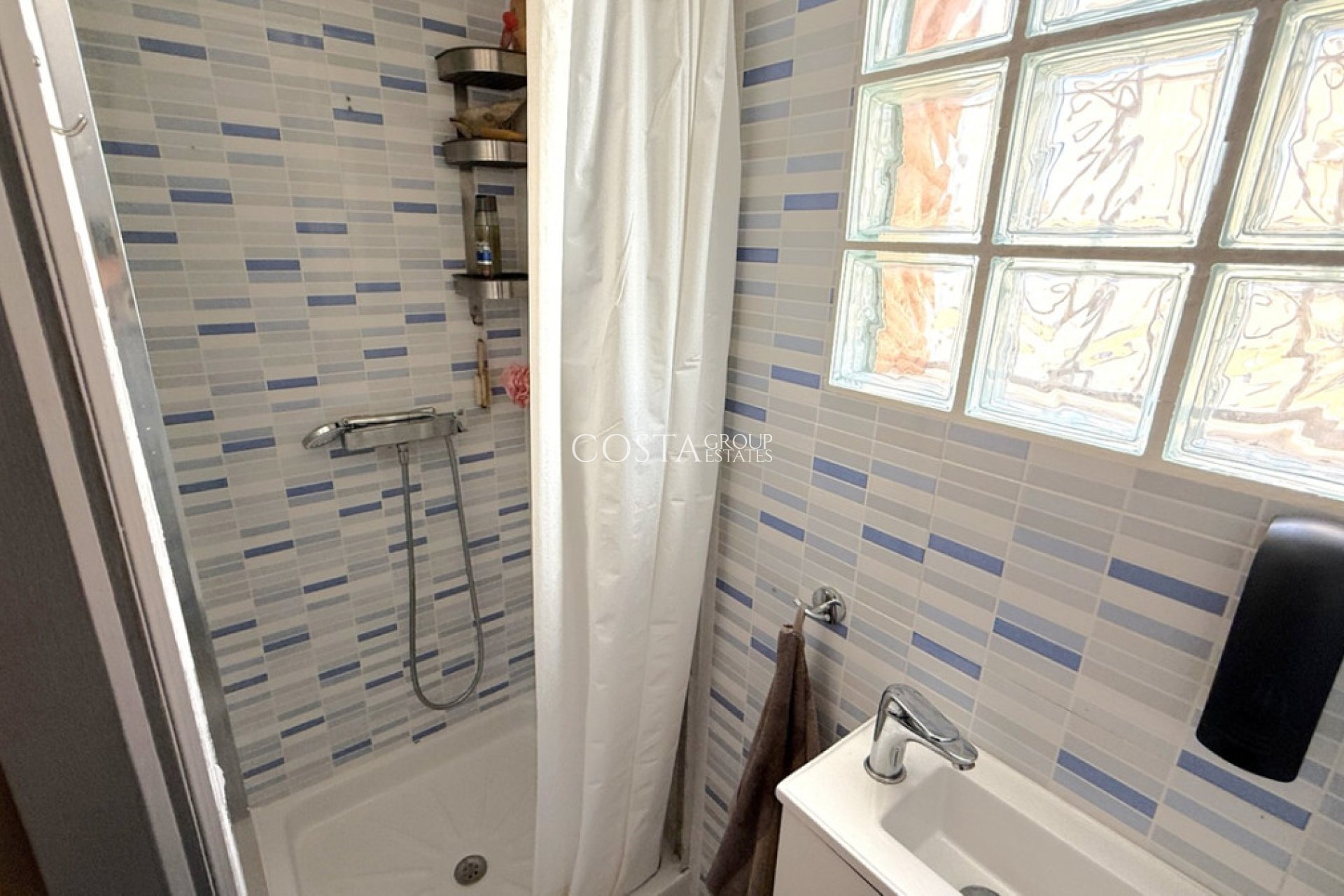 Resale - Villa -
Torrevieja