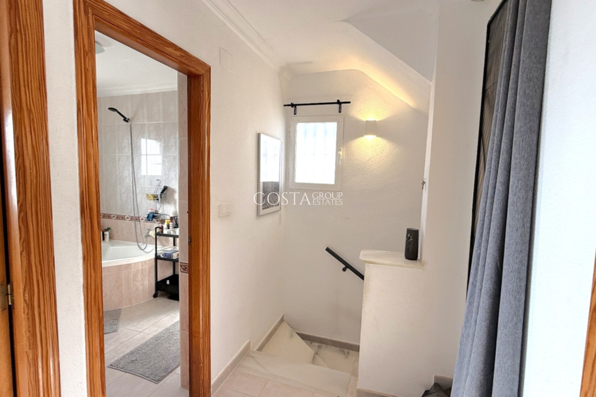 Resale - Villa -
Torrevieja