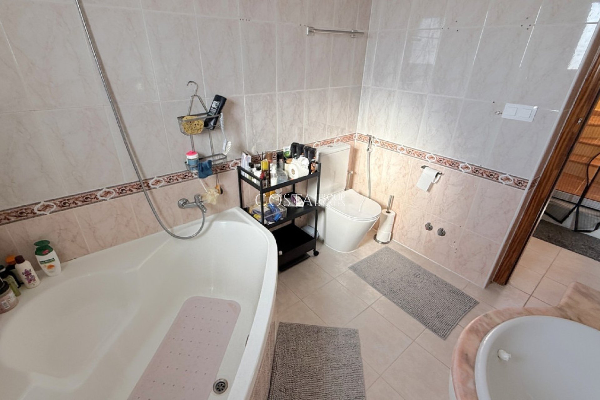 Resale - Villa -
Torrevieja