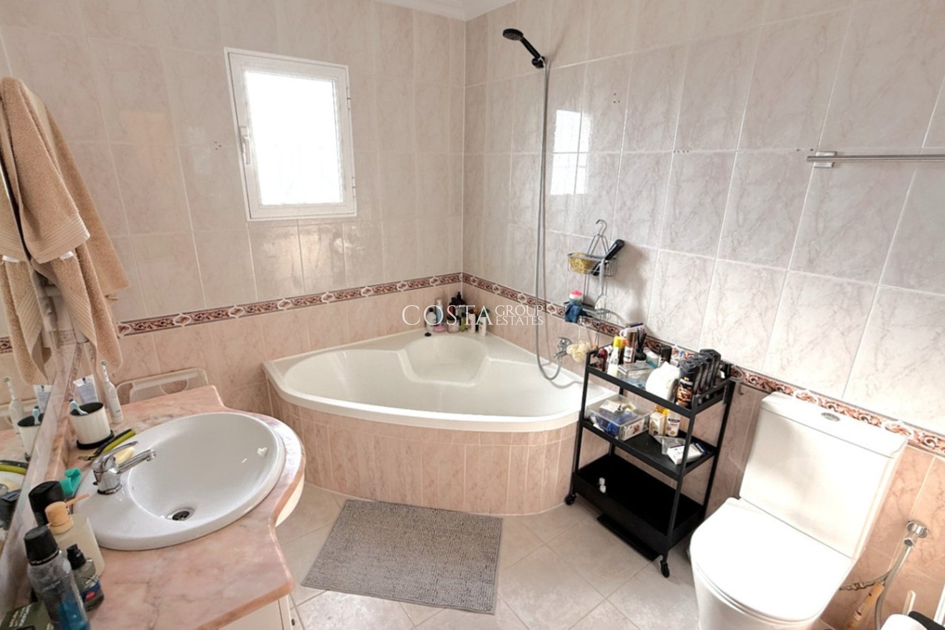 Resale - Villa -
Torrevieja