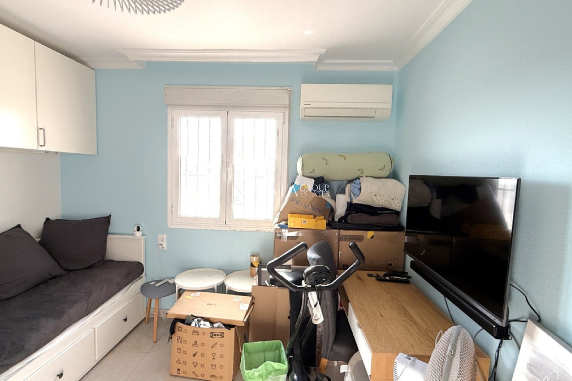 Resale - Villa -
Torrevieja