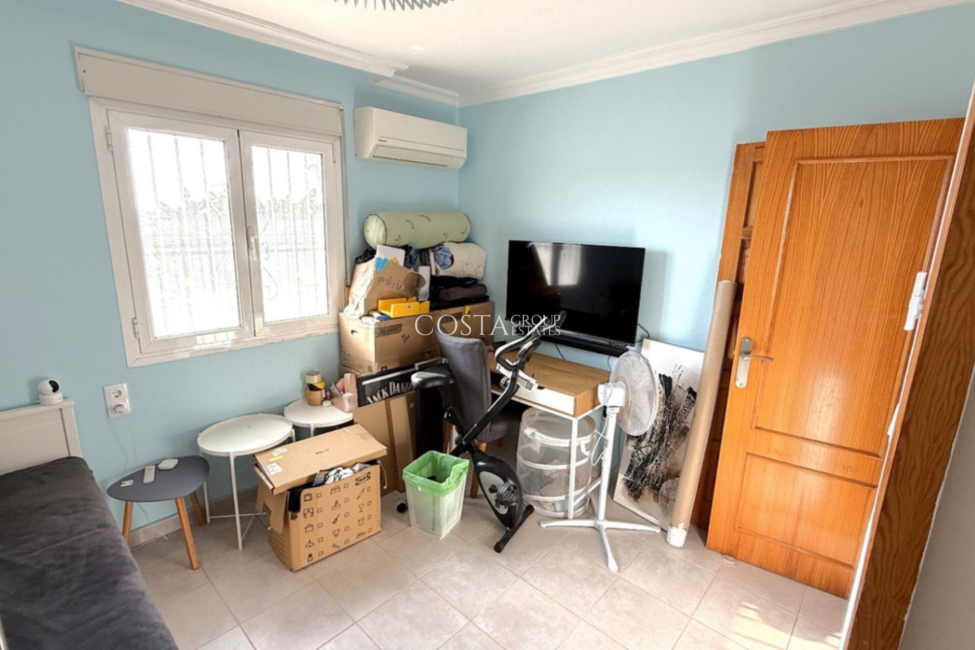 Resale - Villa -
Torrevieja