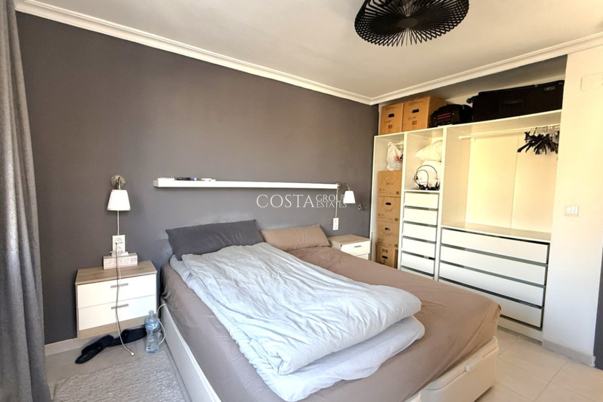 Resale - Villa -
Torrevieja