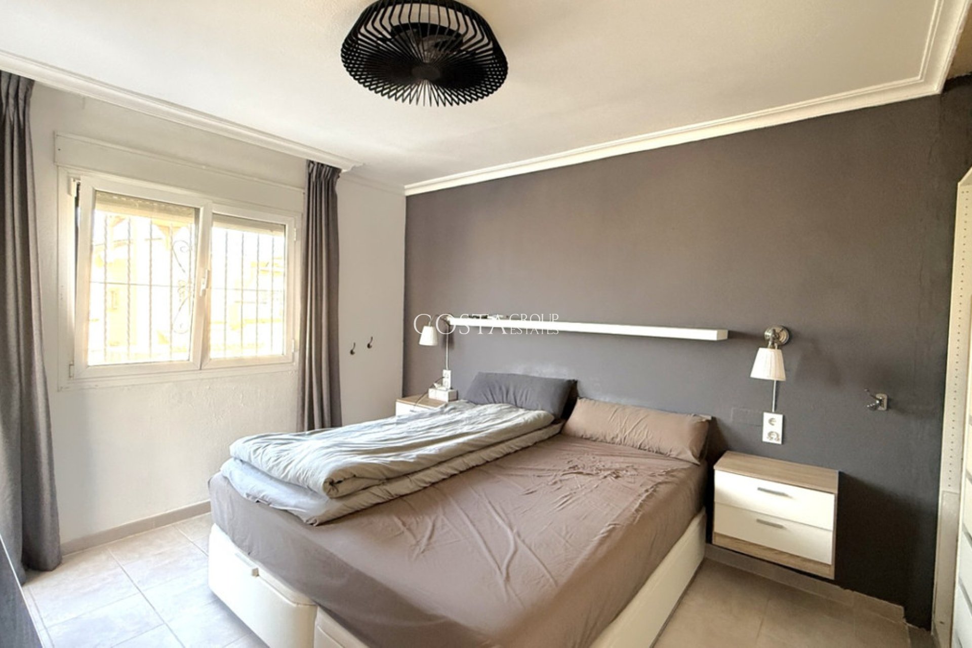 Resale - Villa -
Torrevieja