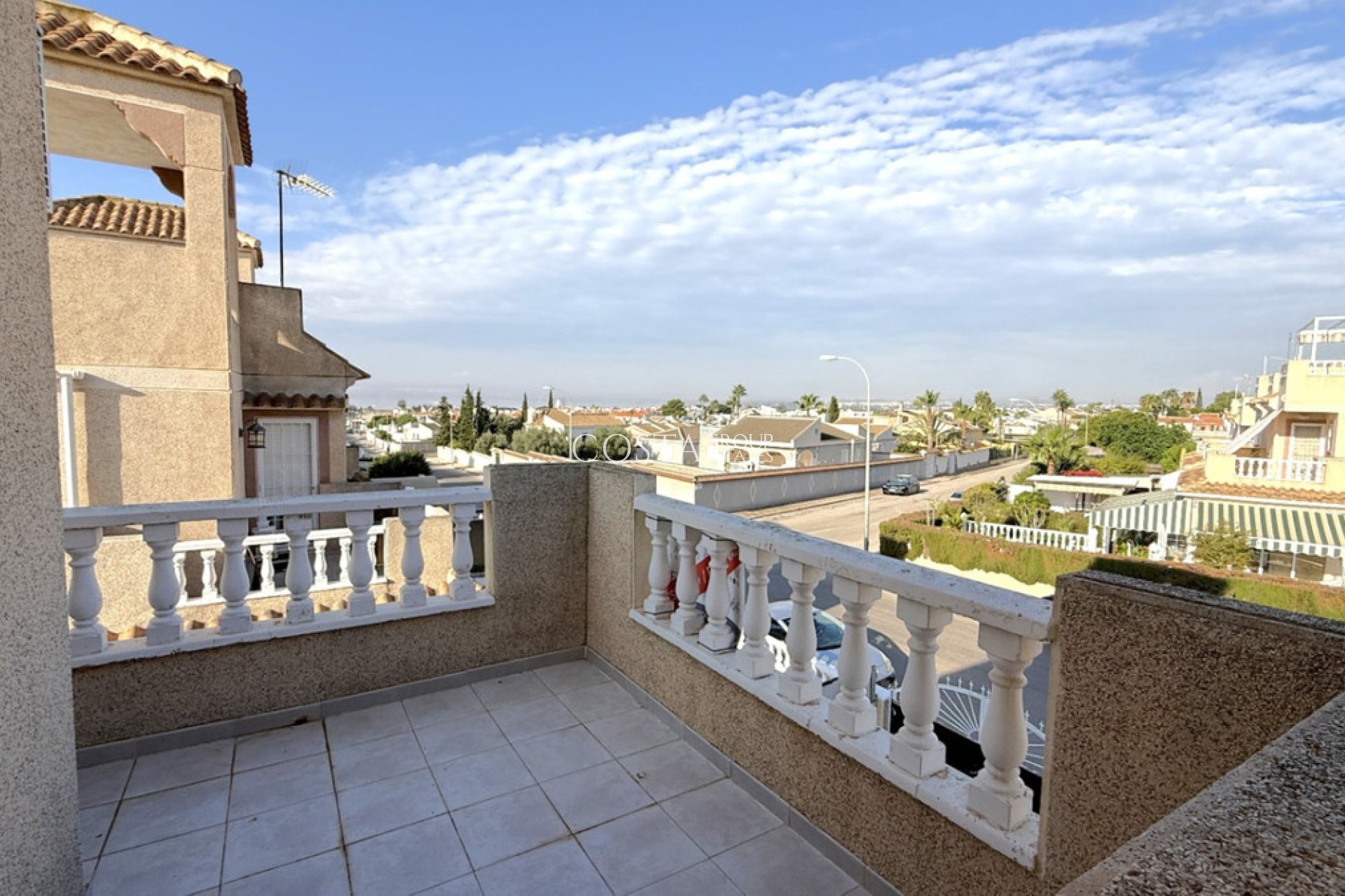 Resale - Villa -
Torrevieja