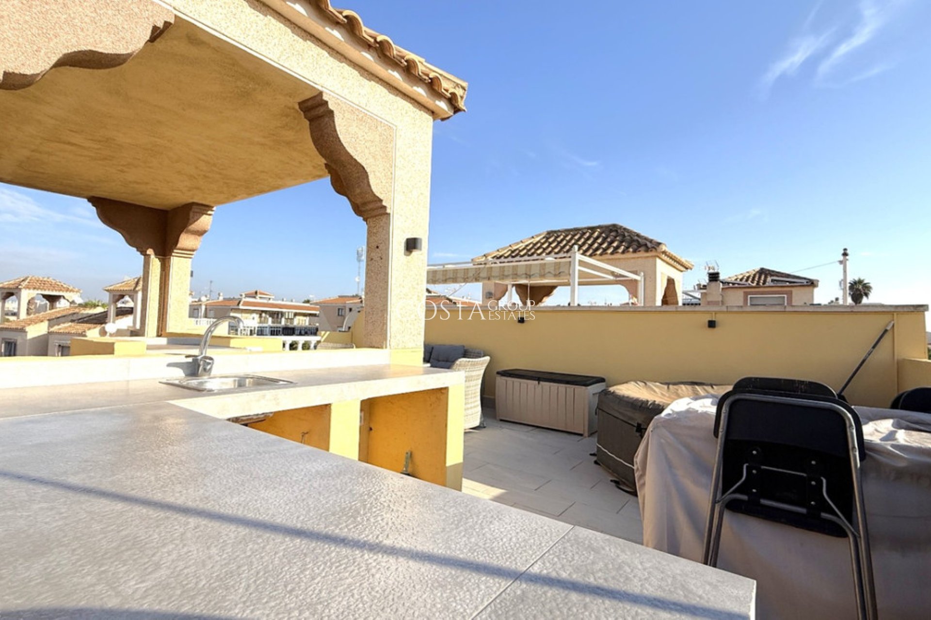 Resale - Villa -
Torrevieja