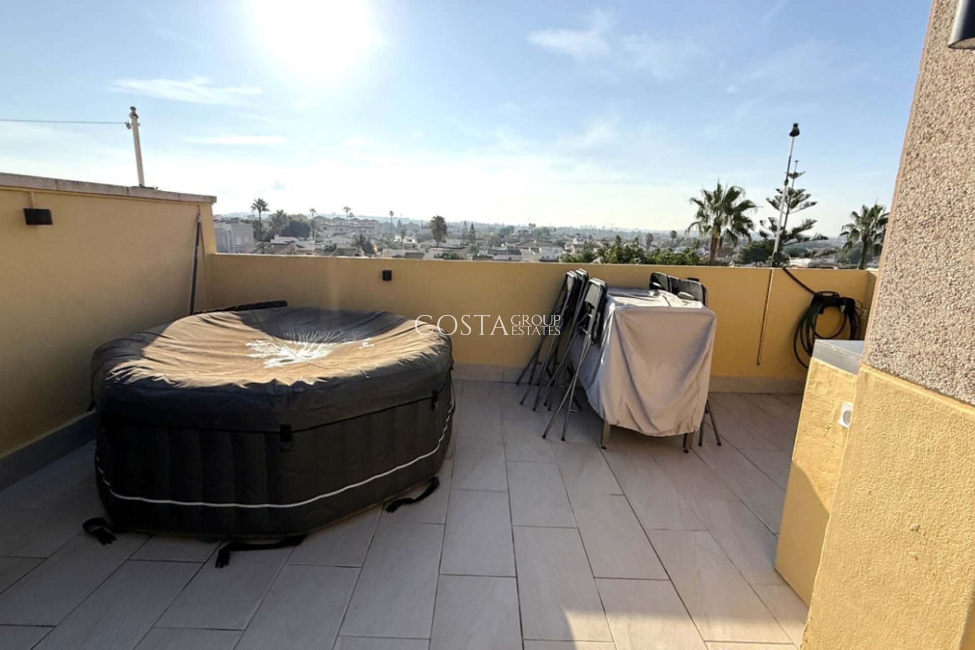 Resale - Villa -
Torrevieja