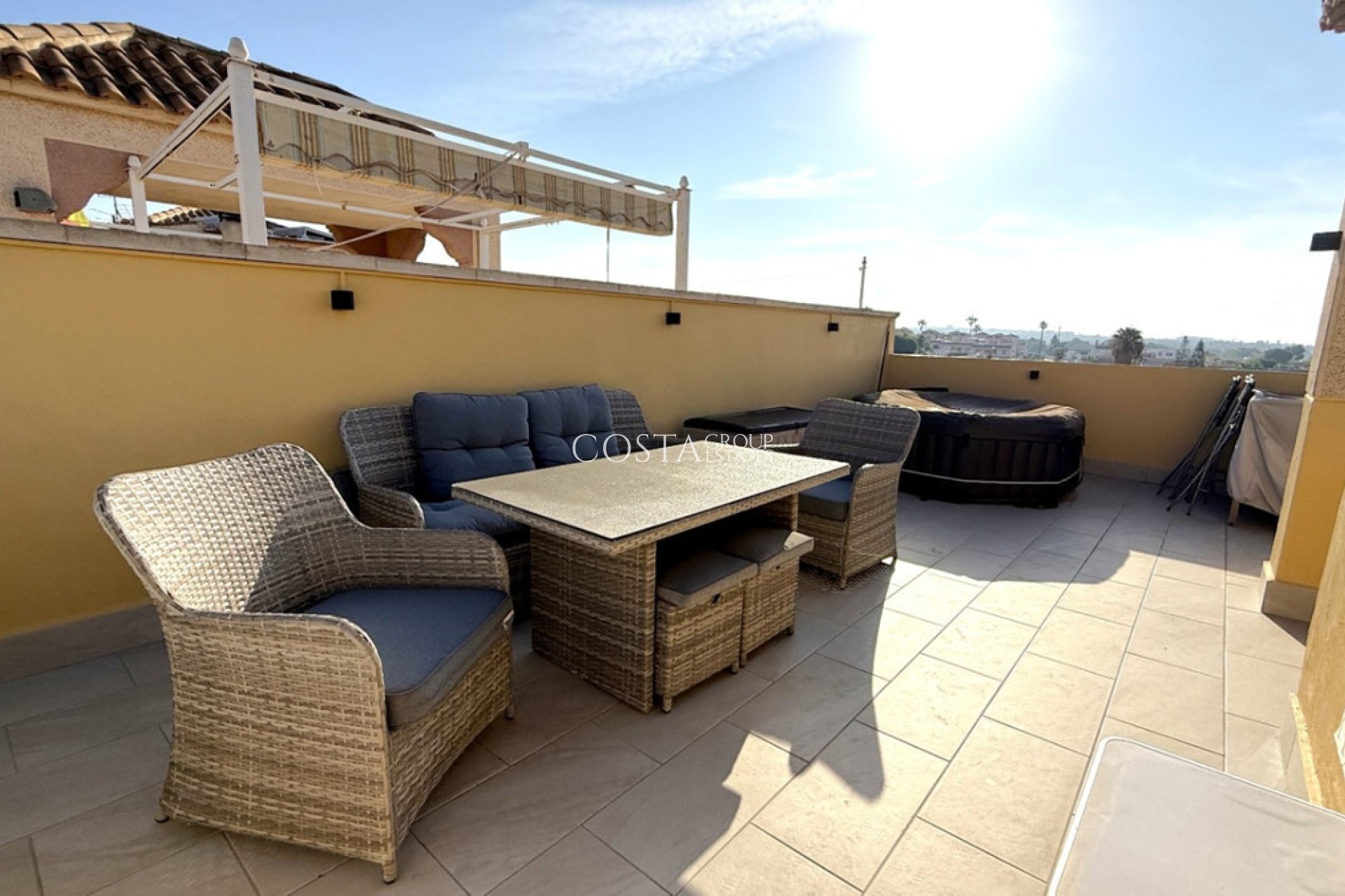 Resale - Villa -
Torrevieja