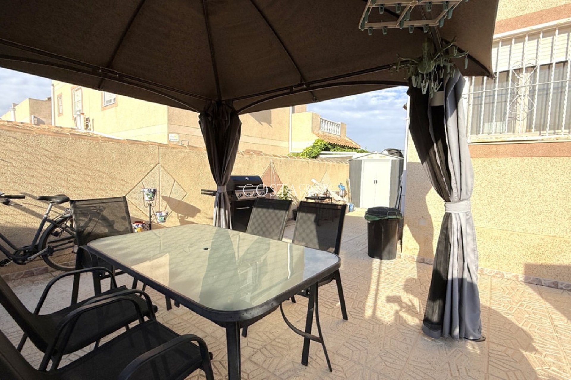 Resale - Villa -
Torrevieja