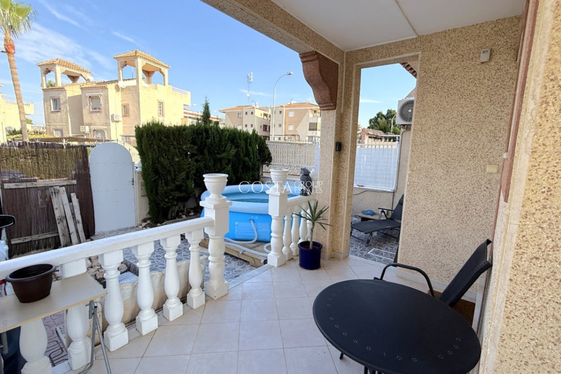 Resale - Villa -
Torrevieja