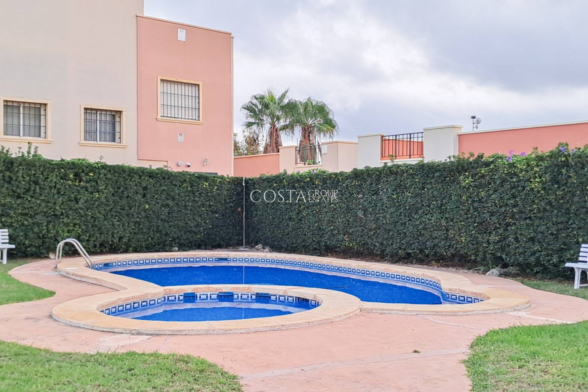 Resale - Villa -
Torrevieja