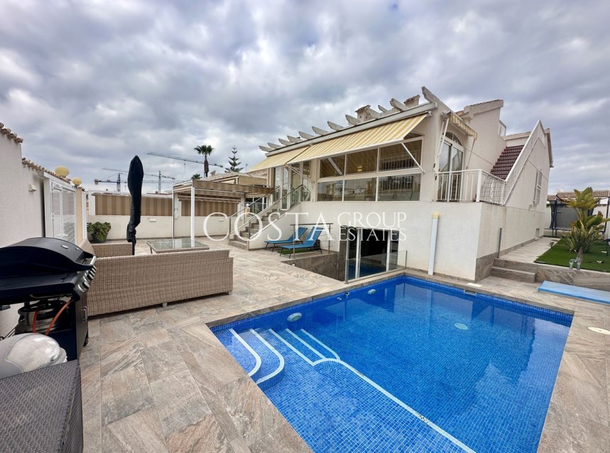 Resale - Villa -
Torrevieja