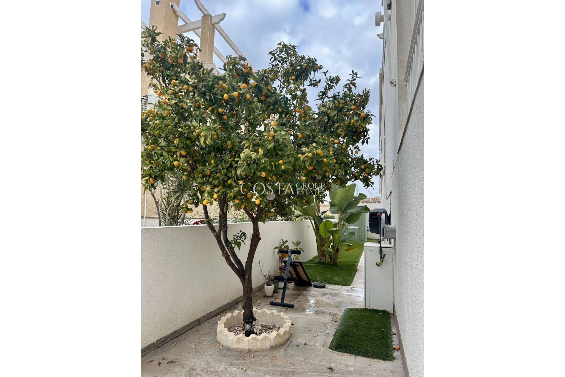 Resale - Villa -
Torrevieja