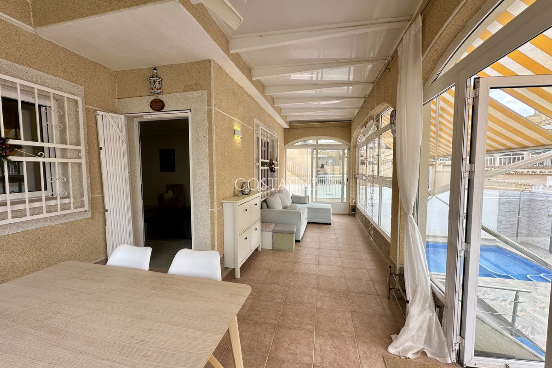 Resale - Villa -
Torrevieja