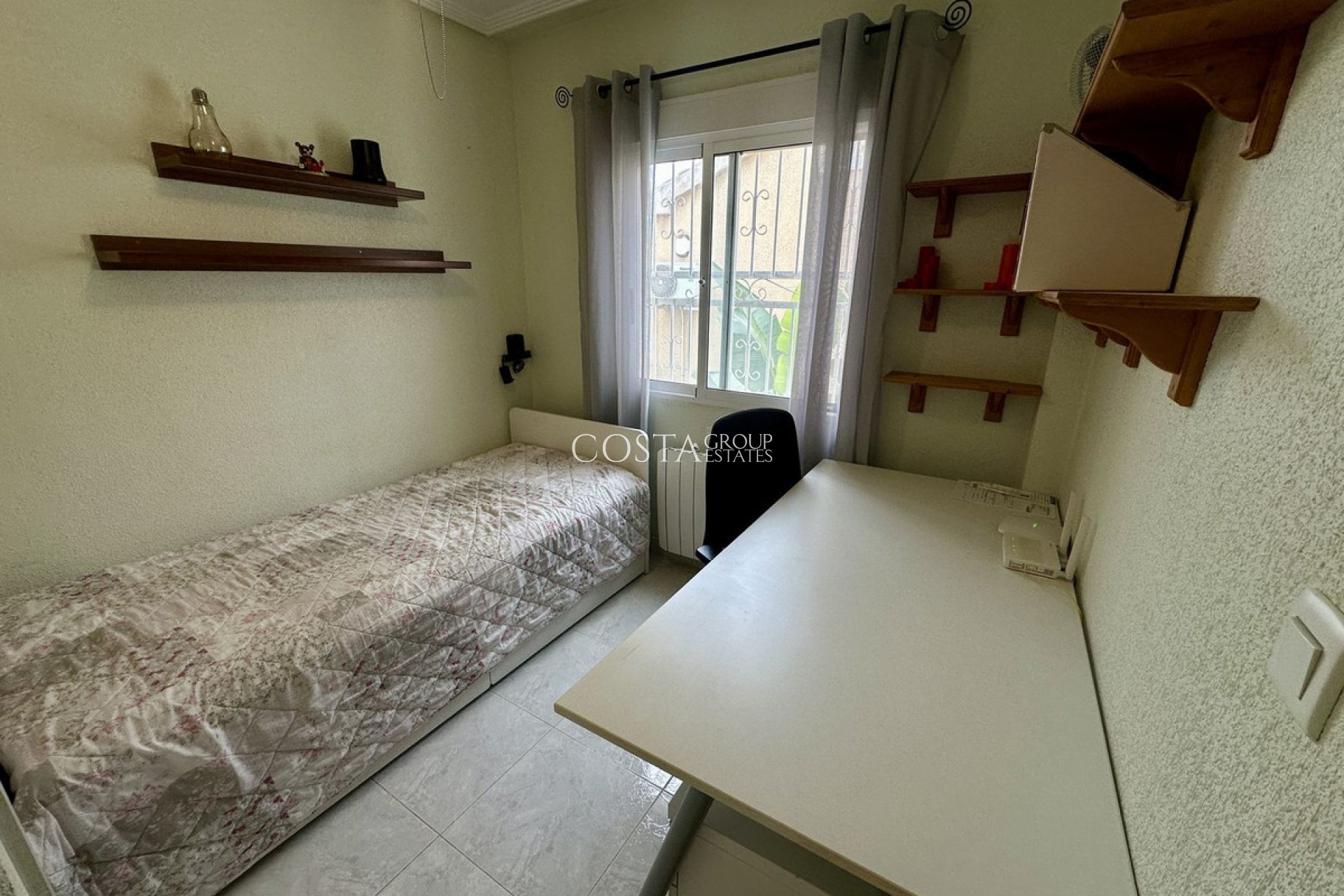 Resale - Villa -
Torrevieja