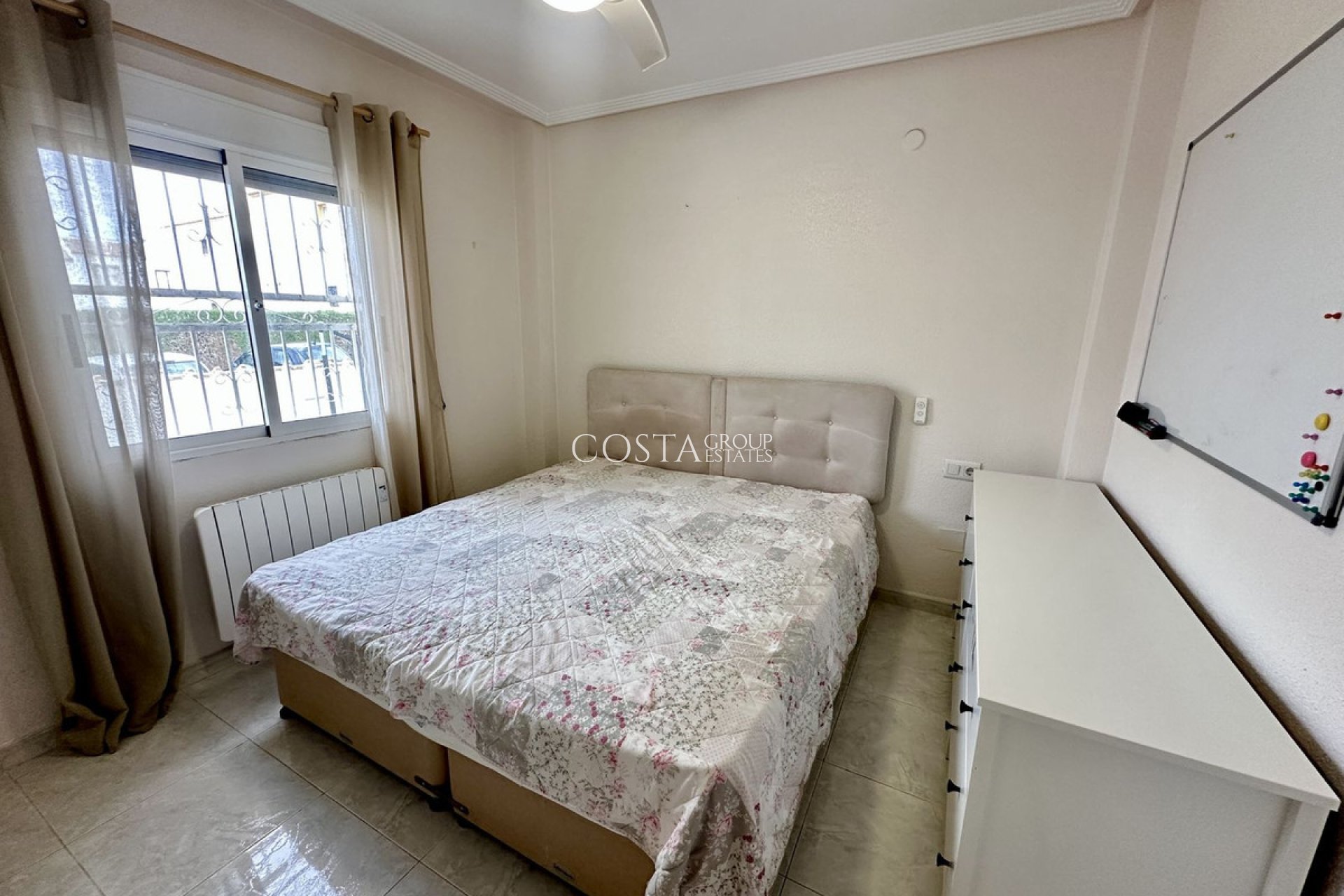 Resale - Villa -
Torrevieja