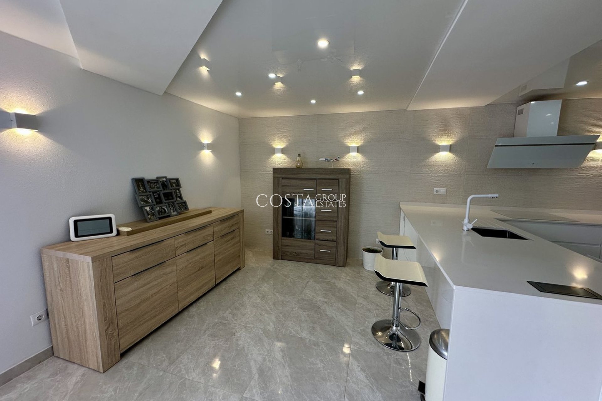 Resale - Villa -
Torrevieja