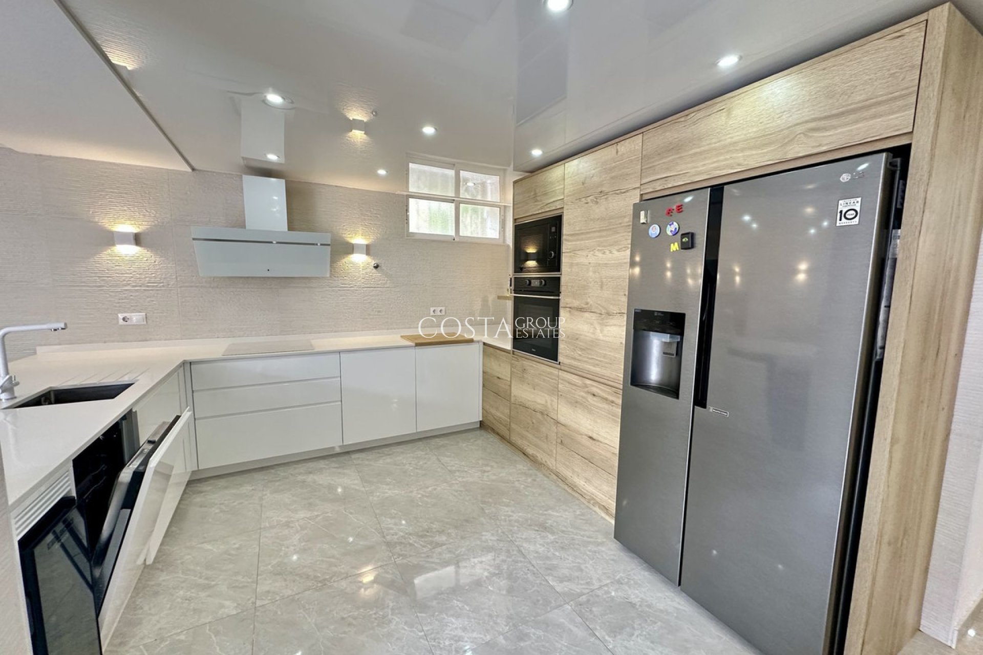 Resale - Villa -
Torrevieja