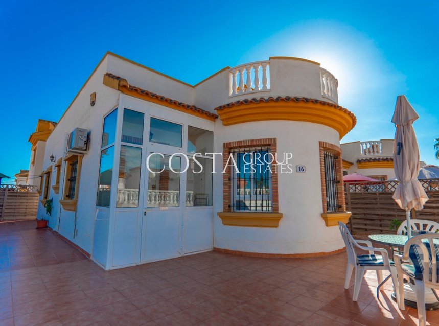 Resale - Villa -
Urbanización El Raso