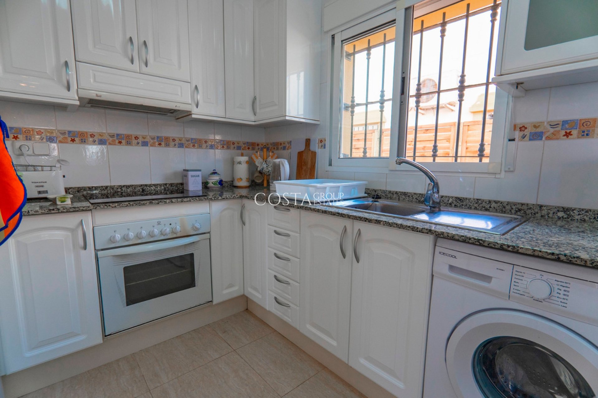 Resale - Villa -
Urbanización El Raso