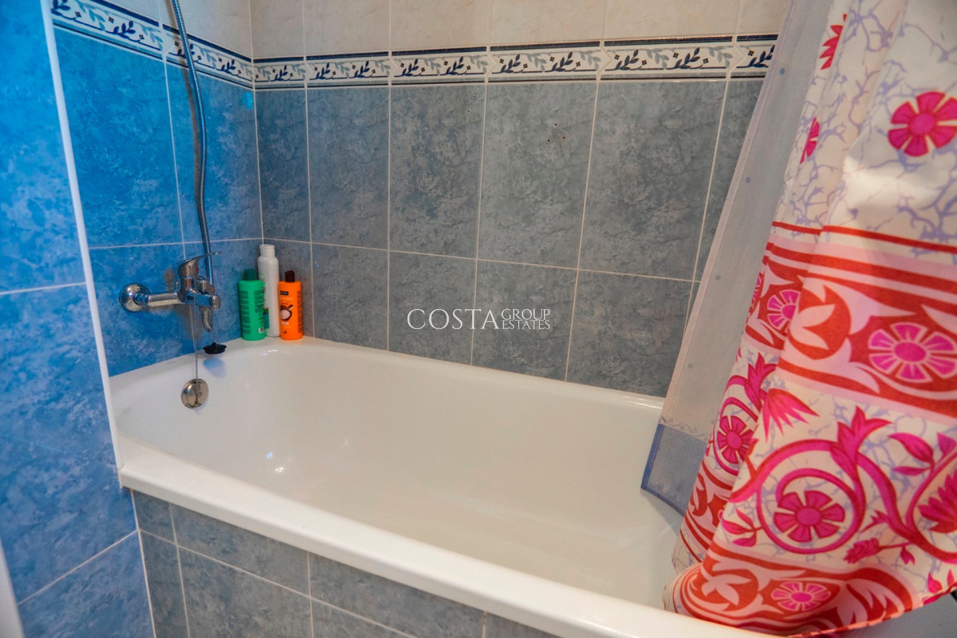 Resale - Villa -
Urbanización El Raso