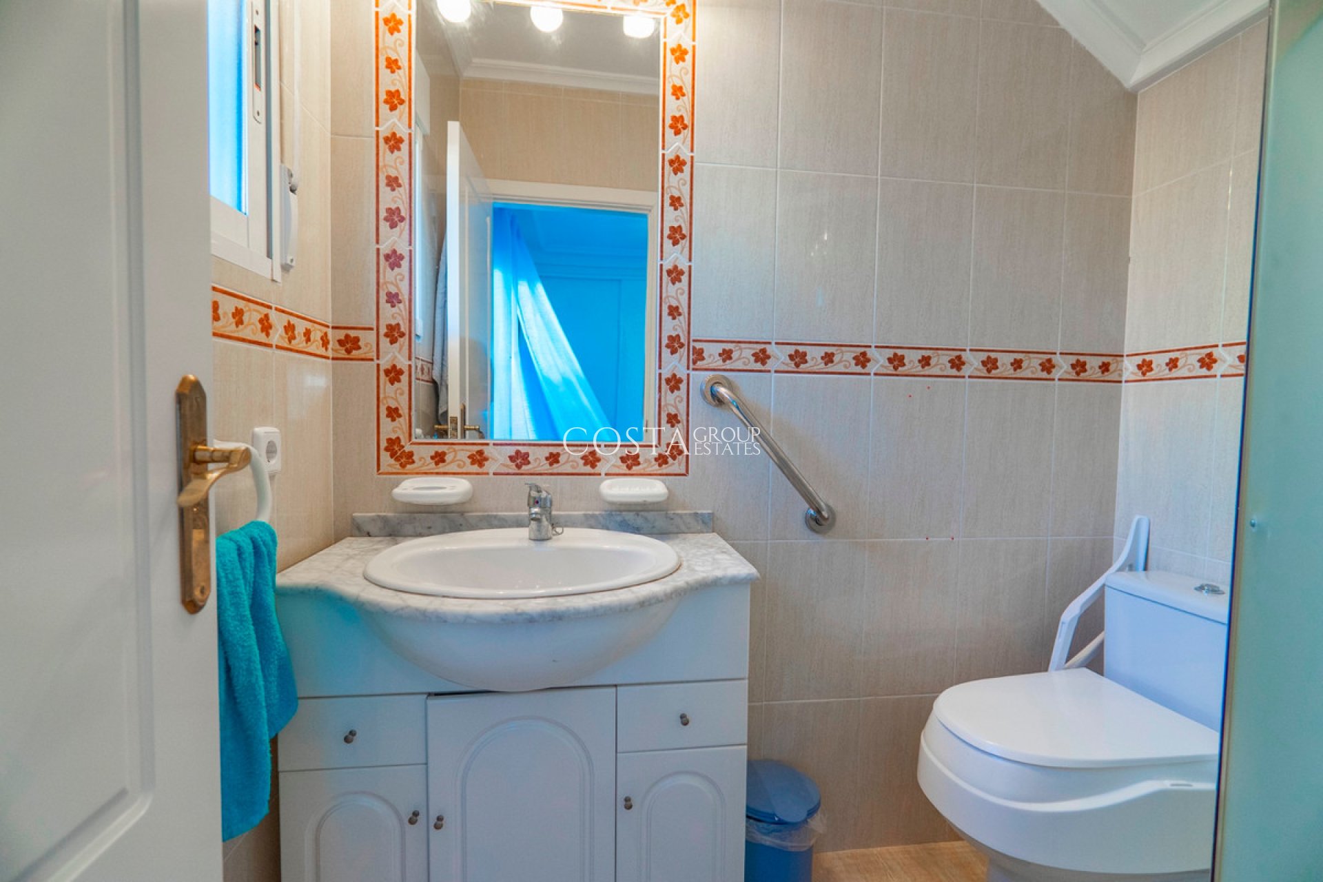 Resale - Villa -
Urbanización El Raso