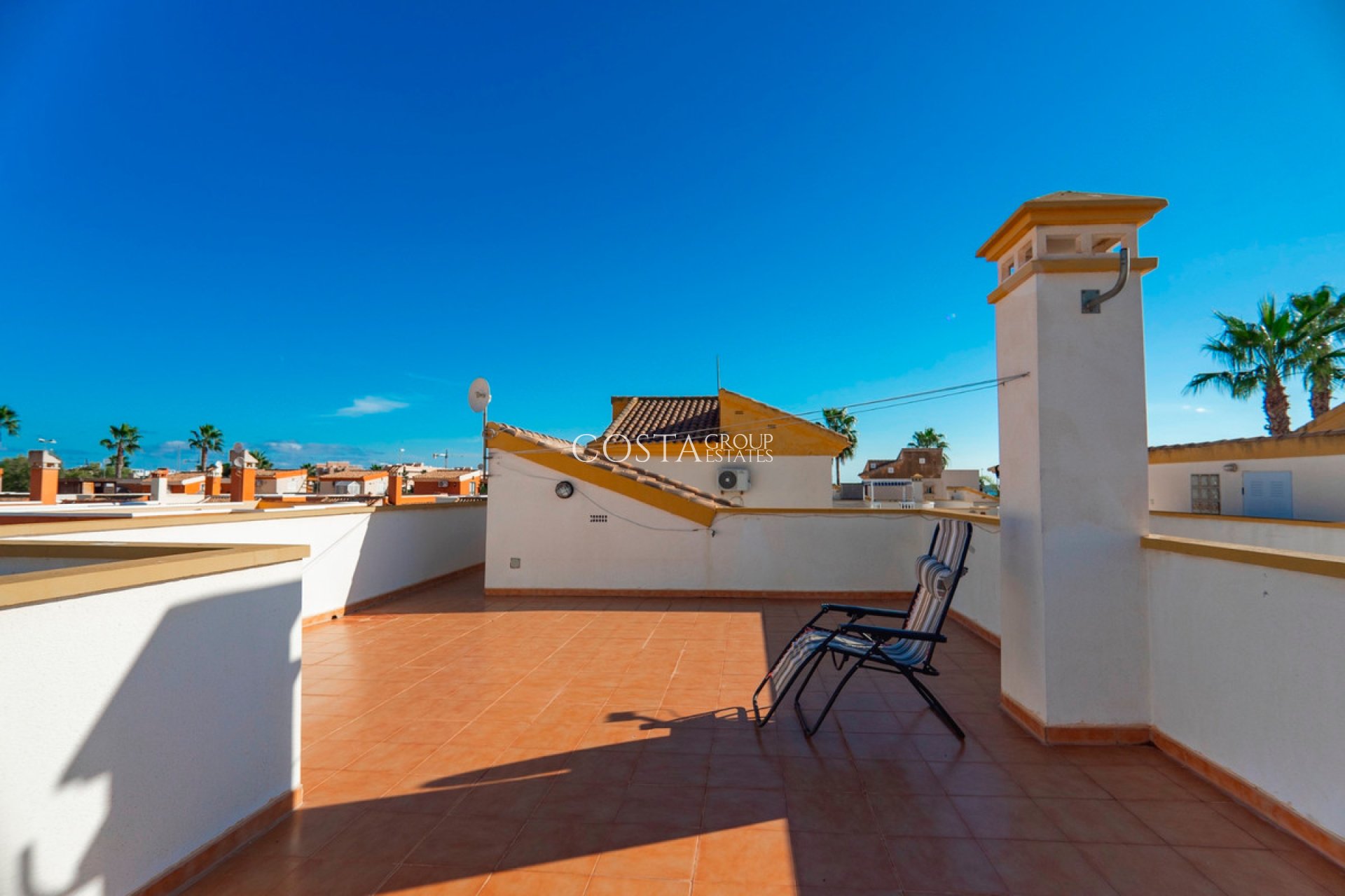 Resale - Villa -
Urbanización El Raso