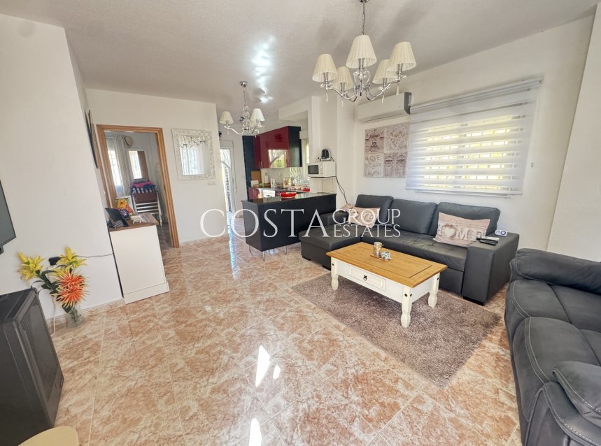 Resale - Villa -
Villamartín - Lomas del Golf