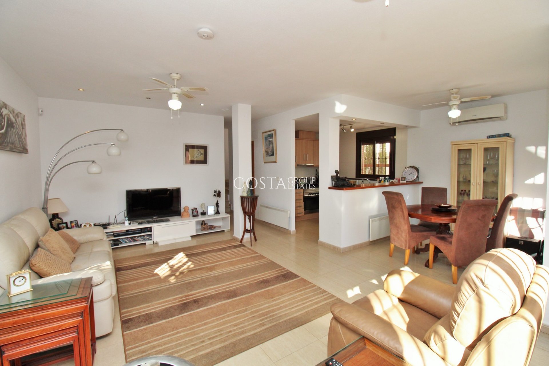 Resale - Villa -
Villamartín - PAU 8