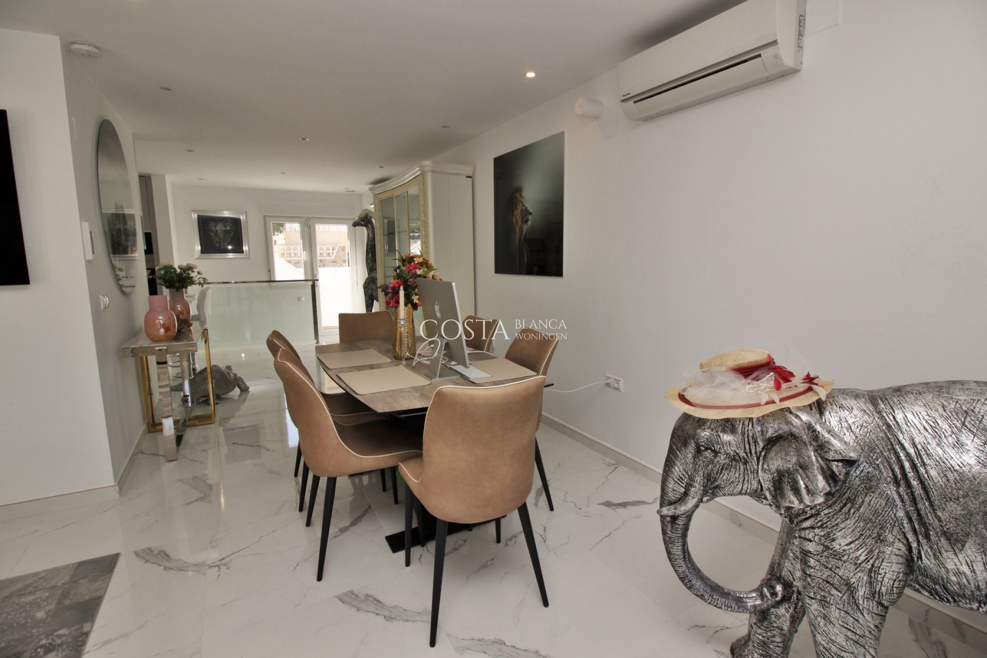 Resale - Villa -
Villamartín