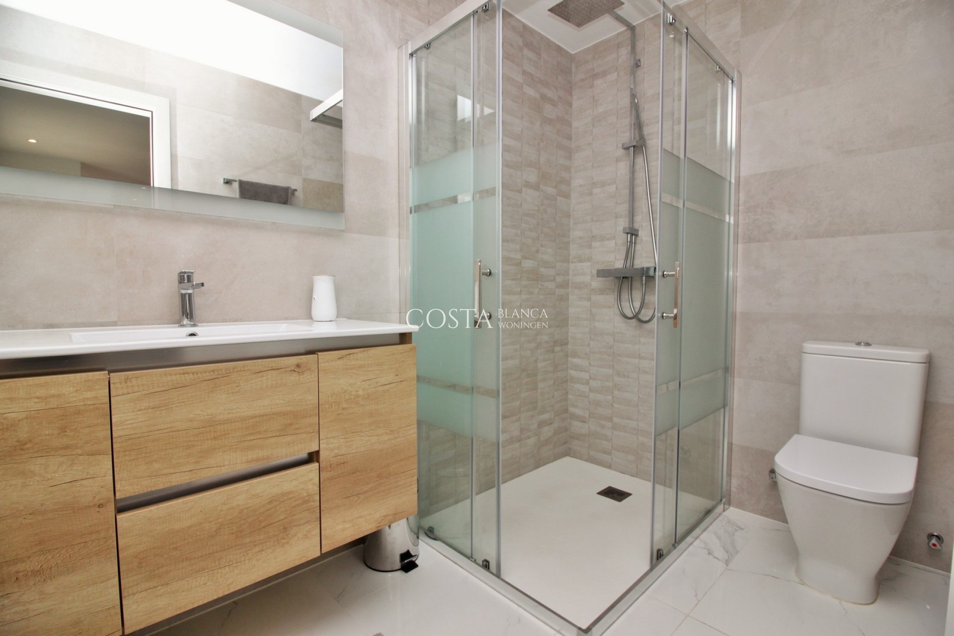Resale - Villa -
Villamartín