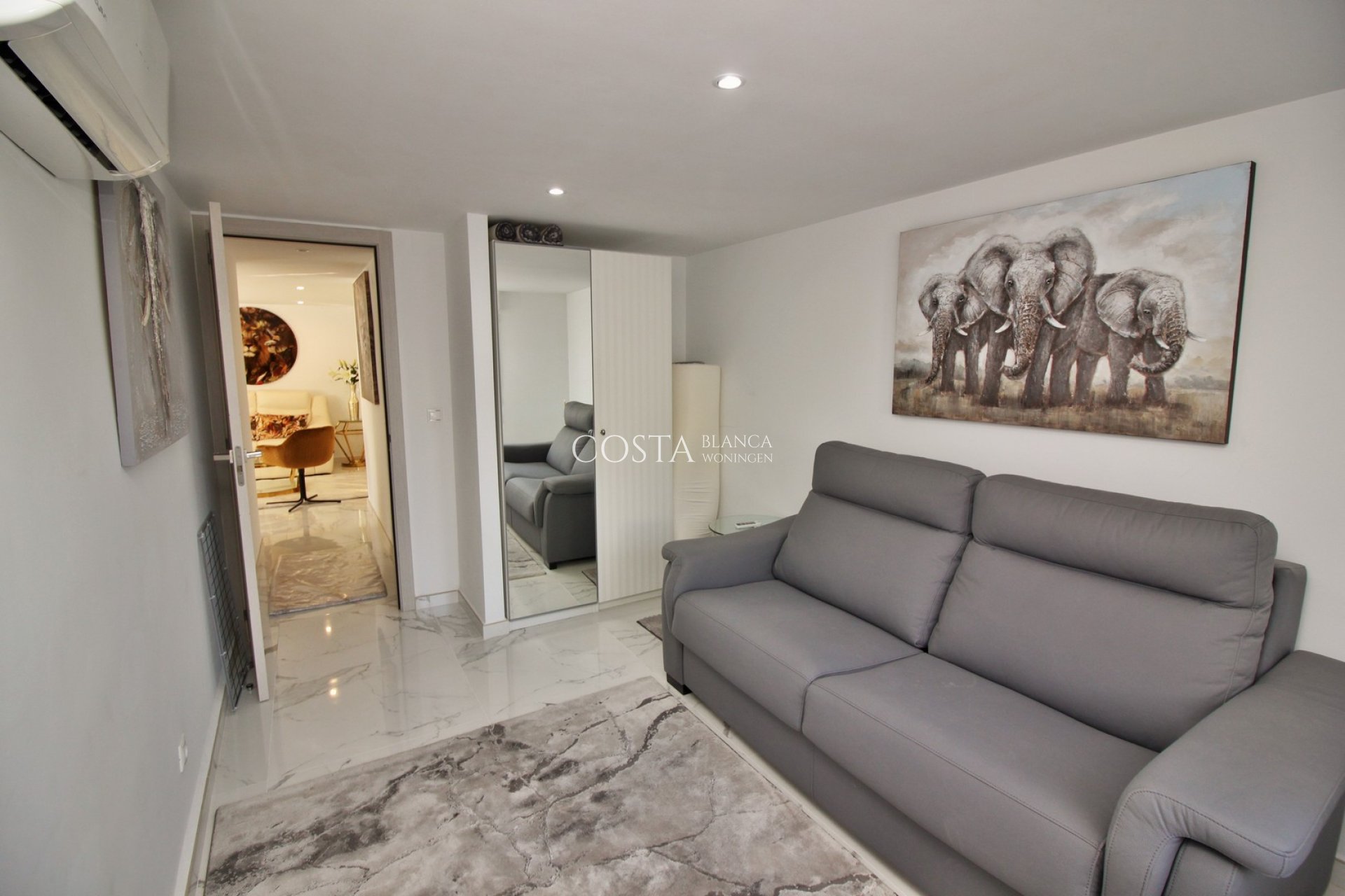 Resale - Villa -
Villamartín