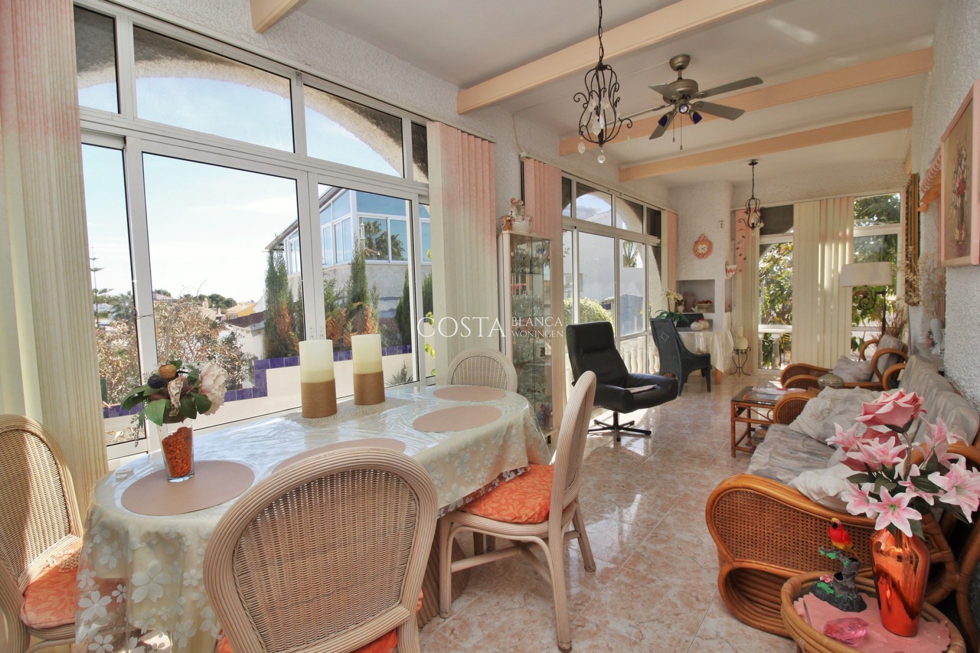 Resale - Villa -
Villamartín