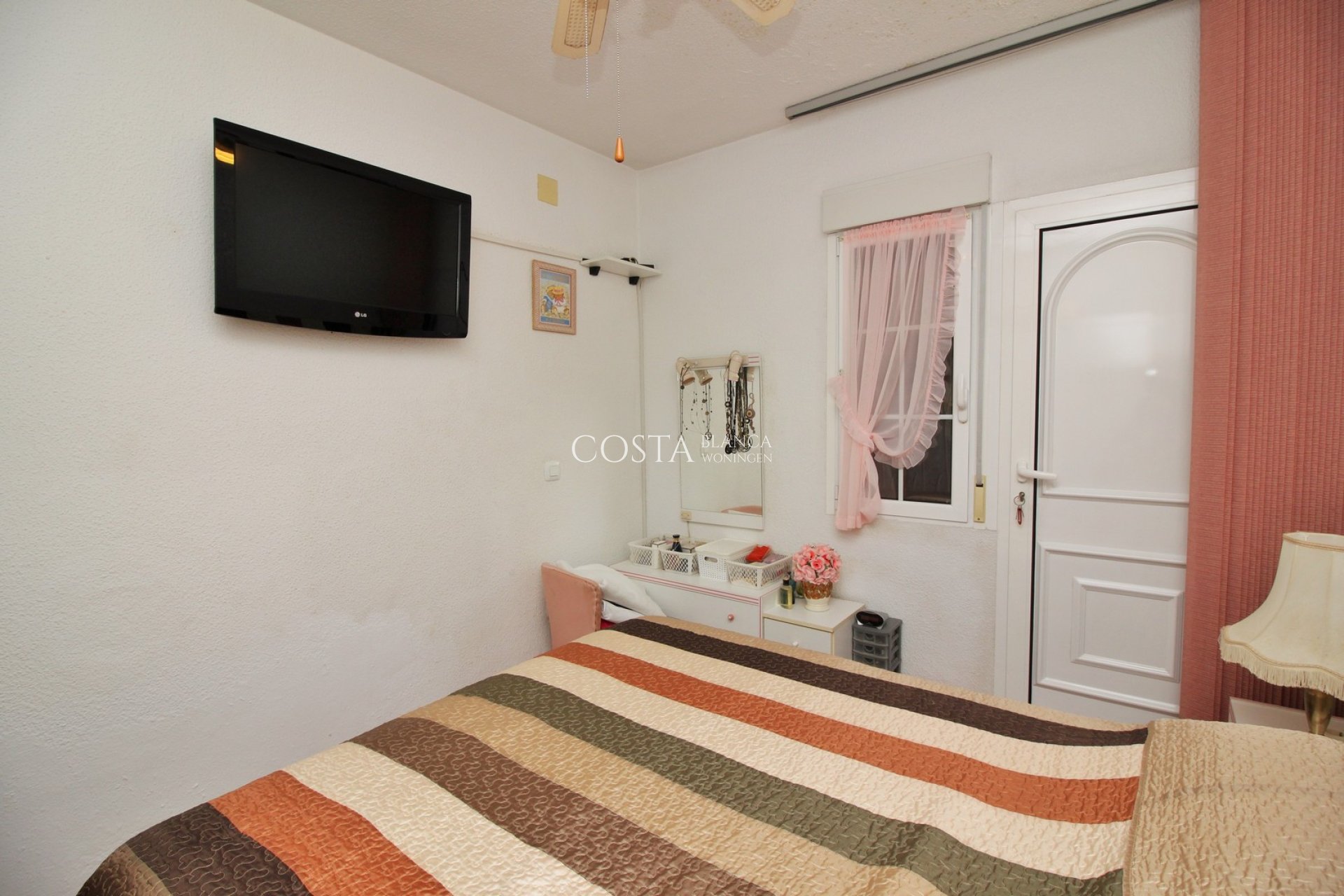 Resale - Villa -
Villamartín