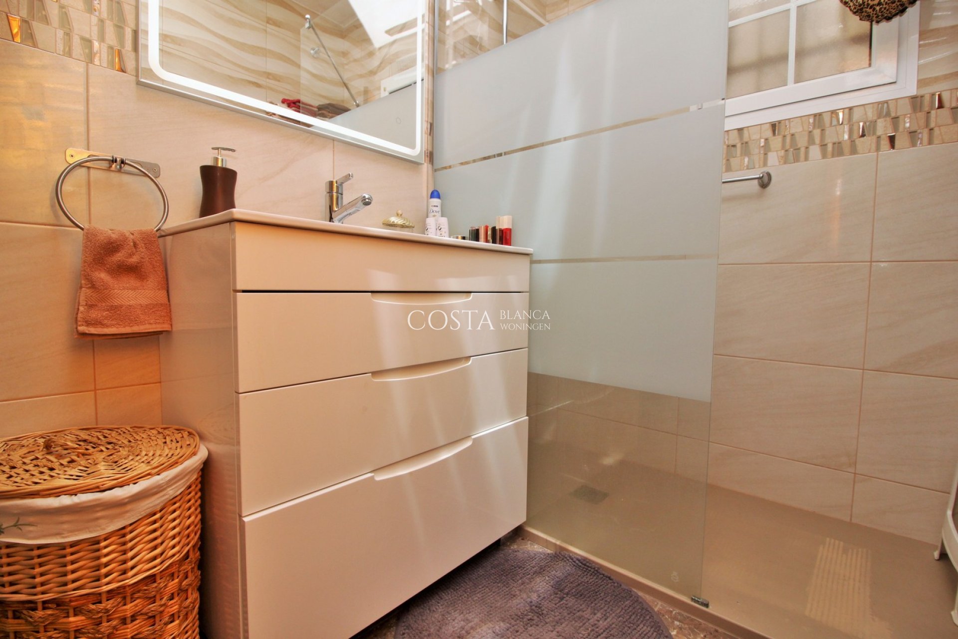 Resale - Villa -
Villamartín